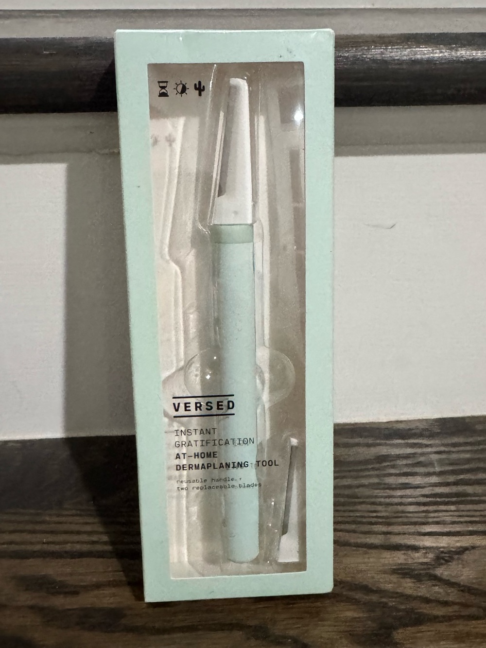 Versed Instant Gratification Dermaplaning Razor Exfoliating Tool- New in Box